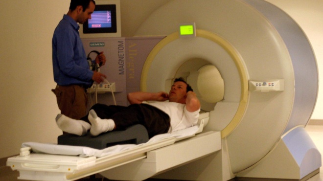 pethane-antras-poy-ton-katapie-o-magnitikos-tomografos-amp-8211-foroyse-alysida-ennea-kilon-dilose-i-gynaika-toy-397063