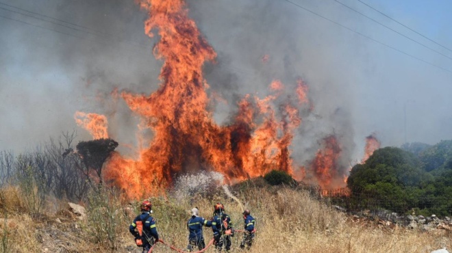 nea-megali-fotia-tora-katakaiei-ta-panta-i-pyrini-lailapa-synagermos-se-megalo-nisi-se-paniko-oi-toyristes-398577