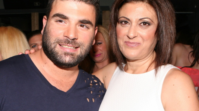 pantelis-pantelidis-sygkinei-i-anartisi-tis-miteras-toy-animera-tis-onomastikis-toy-eortis-398966