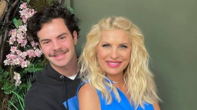 epicheirimatias-o-aggelos-latsios-i-eleni-menegaki-toy-anoigei-magazi-apokleistiko-398972