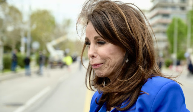 thrinos-kai-thlipsi-gia-tin-voyla-patoylidoy-pethane-o-syzygos-tis-amp-8211-i-sparaktiki-anartisi-tis-399147