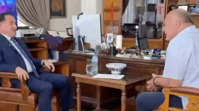 chamos-me-tin-mple-pantofla-toy-mpeoy-poy-synantithike-me-ton-adoni-395116