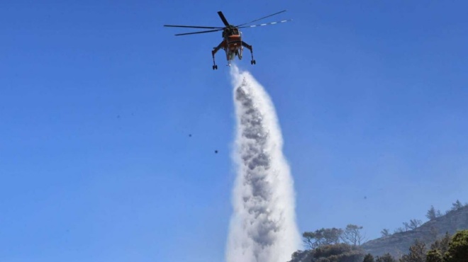 fotia-tora-stin-ellada-amp-8211-kaigetai-nisi-gemato-kosmo-amp-8211-sti-machi-kai-ta-enaeria-mesa-393690