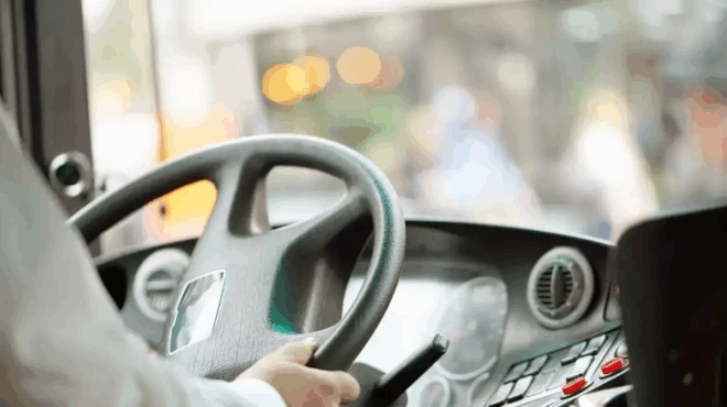 odigos-leoforeioy-ypesti-emfragma-kai-pethane-ligo-prin-epivivasei-toyristes-395842