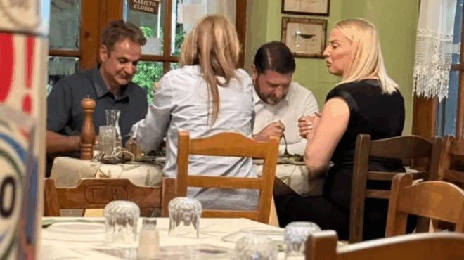 kyriakos-mitsotakis-kai-nikos-chardalias-se-deipno-me-tis-syzygoys-toys-sti-drapetsona-395914