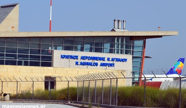 tora-fotia-dipla-sto-aerodromio-amp-8211-dinei-machi-na-tin-svisei-i-pyrosvestiki-393876