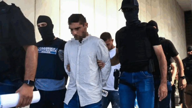 sokarei-i-omologia-toy-drasti-stin-agia-paraskeyi-to-ekana-gia-ta-paidia-mas-eiche-polla-lefta-vinteo-396318