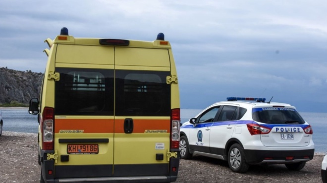 toyristria-anasyrthike-nekri-apo-ti-thalassa-tin-vrikan-sfinomeni-se-vrachia-393974