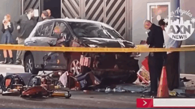 esyran-ton-odigo-kai-ton-pyrovolisan-sokaristikes-martyries-gia-to-amaxi-poy-espeire-ton-tromo-sto-los-antzeles-396694