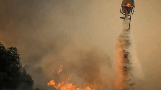 ektakto-anexelegkti-i-fotia-ekkenonontai-choria-kai-kataskinoseis-kaigontai-spitia-397719