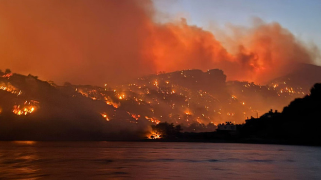 nychta-kolasi-sto-lasithi-terastia-anexelegkti-i-fotia-amp-8211-ekkenonontai-oikismoi-amp-8211-skafi-apomakrynoyn-kosmo-amp-8211-apeiloyntai-kai-xenodocheia-391833