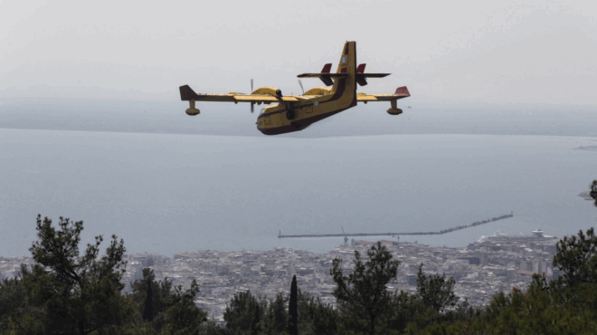 ektakto-tora-gia-pyrosvestiko-aeroskafos-me-dyo-pilotoys-poy-esvine-tin-fotia-ston-feneo-398112