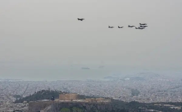 giati-tha-petane-simera-machitika-aeroskafi-pano-apo-tin-attiki-391875