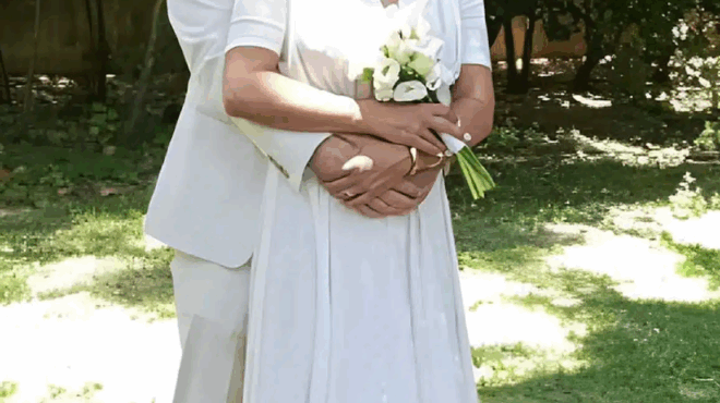 pasignosti-dimosiografos-kai-nea-mama-pantreytike-ton-syntrofo-tis-me-romantiko-leyko-nyfiko-392336