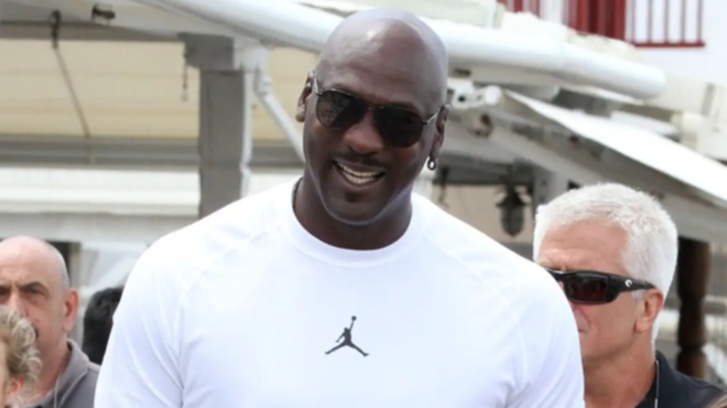 maikl-tzorntan-to-apithano-filodorima-poy-afise-sto-estiatorio-sti-voyliagmeni-395505