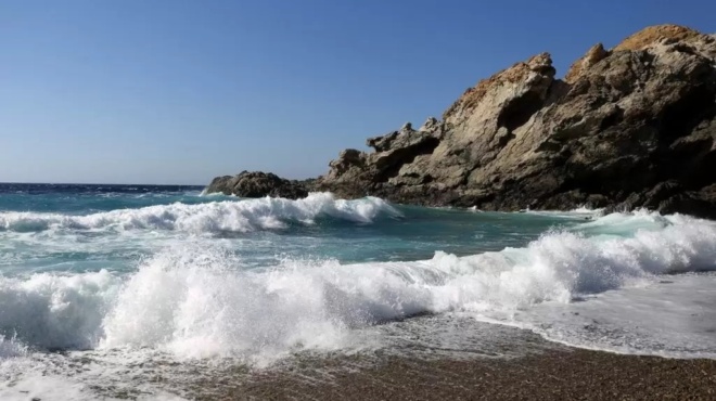 an-to-deite-mprosta-sas-kante-amp-8230-ton-stayro-sas-synagermos-stis-ellinikes-thalasses-amp-8211-ayto-einai-to-psari-poy-apeilei-na-chalasei-to-kalokairi-395639