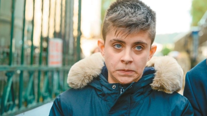 esy-katalavaineis-polla-fyge-exalli-i-moyrtzoykoy-me-ton-kathigiti-psychiatrikis-poy-eide-to-kryfo-tatoyaz-tis-kai-tin-rotise-1-pragma-395016