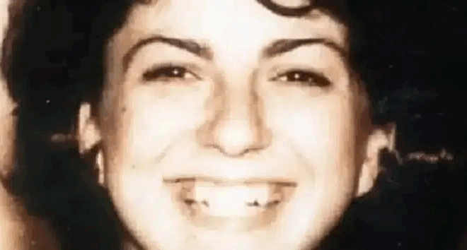 104-machairies-enas-ypoptos-mia-astynomiki-ntropi-i-agria-dolofonia-tis-ellinidas-foititrias-iatrikis-poy-25-chronia-meta-paramenei-anexichniasti-393177