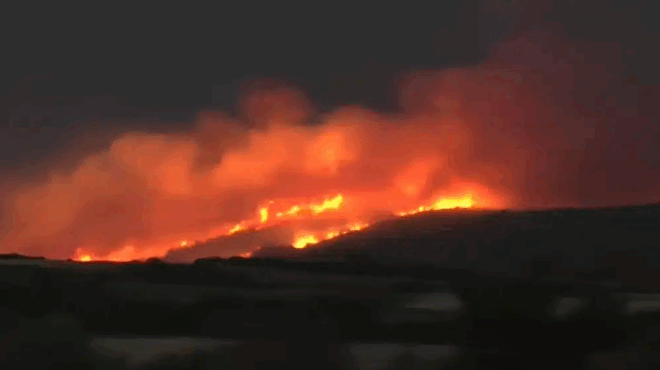 thessaloniki-mainetai-to-pyrino-metopo-stin-assiro-olonychtia-i-machi-me-tis-floges-ichise-to-112-399313