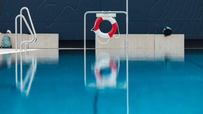 ektakto-tora-anektise-tis-aisthiseis-toy-o-18chronos-poy-anasyrthike-choris-tis-aisthiseis-toy-apo-pisina-394855