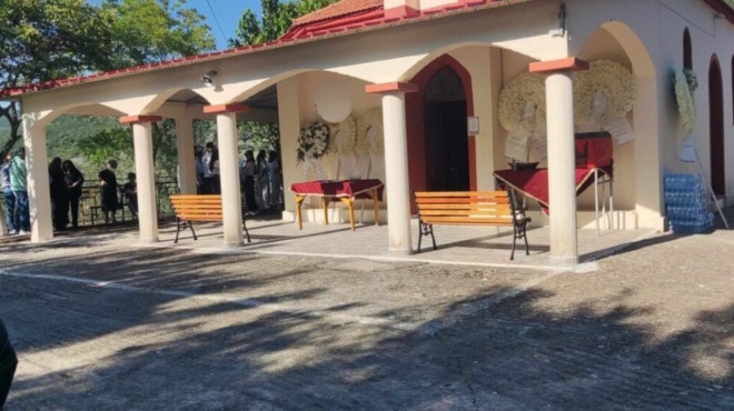 agrinio-ragisan-kardies-stin-kideia-toy-21chronoy-thanasi-me-koyfeta-kai-leyka-loyloydia-to-teleytaio-antio-393240