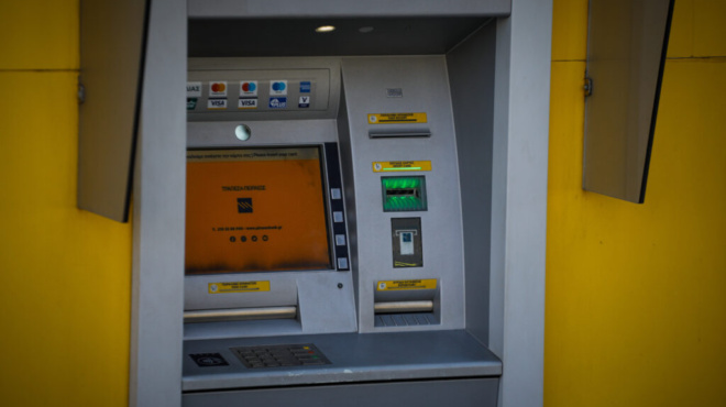 ektakth-anakoinosi-apo-trapeza-peiraios-amp-8211-ti-apanta-gia-tis-chreoseis-sta-atm-amp-8211-megali-anastatosi-396496