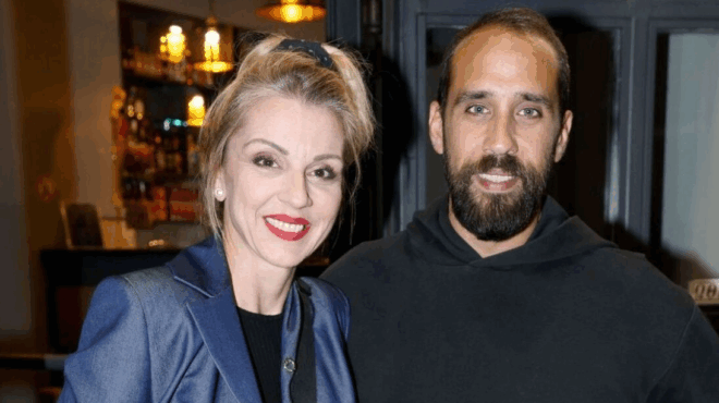 vomva-stin-elliniki-sooympiz-pasignostos-tragoydistis-perimenei-paidi-3-mines-meta-ton-chorismo-me-gnosti-ithopoio-itan-mazi-8-chronia-398093