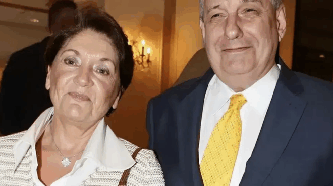 gyrisan-oloi-to-kefali-kai-miloysan-gia-tin-omoiotita-toys-spania-emfanisi-tis-32chronis-koris-toy-terens-koyik-mazi-me-ton-mpampa-tis-398491