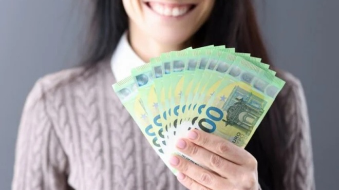 epiteloys-gemizoyn-oi-tsepes-toys-zesto-chrima-gia-4-zodia-archizei-i-pio-tycheri-periodos-tis-zois-toys-poioi-einai-oi-megaloi-tycheroi-391937