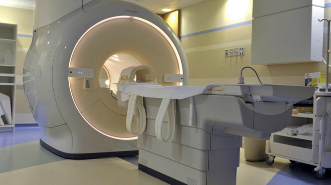 sok-magnitikos-tomografos-royfixe-61chrono-poy-foroyse-metalliko-kolie-396247