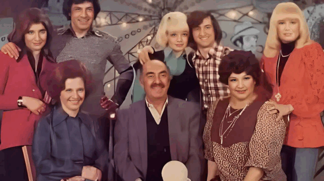 i-axechasti-seira-ton-paidikon-mas-chronon-poy-kathilone-toys-tiletheates-gia-7-chronia-alla-diasothike-mono-ena-epeisodio-396331