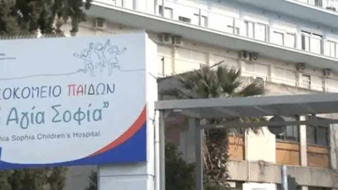 ektakti-eidisi-gia-vrefos-9-minon-amp-8211-to-pigan-oi-goneis-sto-nosokomeio-kai-molis-to-xentysan-oi-giatroi-amp-8230-397098