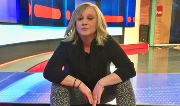 oloi-paratirisan-to-stefani-toy-alpha-kai-dakrysan-to-stefani-stin-kideia-tis-iros-kariofylli-poy-ragise-kardies-391709