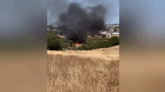 ektakto-nea-megali-fotia-sti-chora-mas-sikothikan-enaeria-oi-floges-sta-spitia-397876