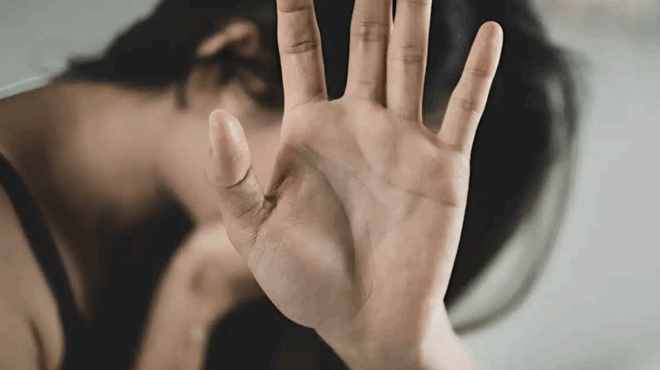 nea-fpiki-stin-chora-mas-katakratoyse-choris-ti-thelisi-tis-17chroni-tin-viaze-kai-tin-exedide-392634