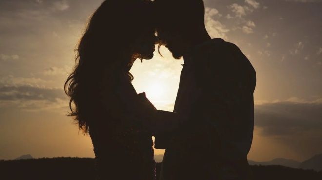 den-to-pisteyei-kaneis-amp-8211-poio-zeygari-tis-showbiz-pairnei-diazygio-394134