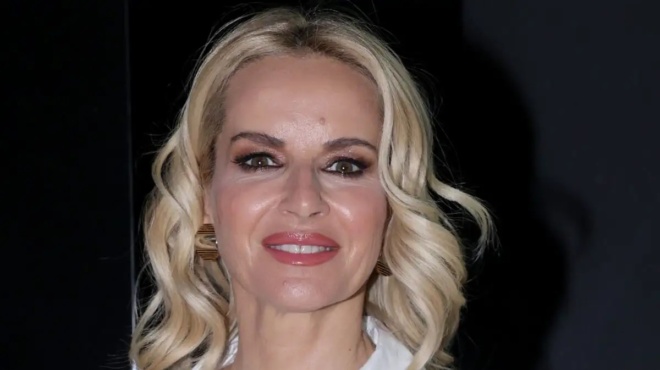 xamos-me-tin-maria-mpekatoroy-pozare-gia-proti-fora-fetos-me-magio-se-pisina-sto-pilio-to-scholio-gia-ta-daktyla-ton-podion-tis-393472