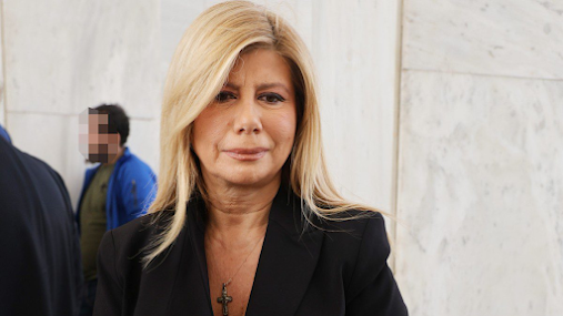 zina-koytselini-anaxorei-aron-aron-gia-ameriki-tin-synodeyoyn-dyo-diasimoi-dikigoroi-ti-echei-symvei-399317