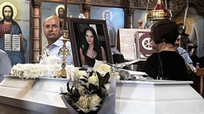 to-teleytaio-antio-sti-maria-se-leyko-feretro-i-soros-tis-protathlitrias-plithos-kosmoy-stin-kideia-408511