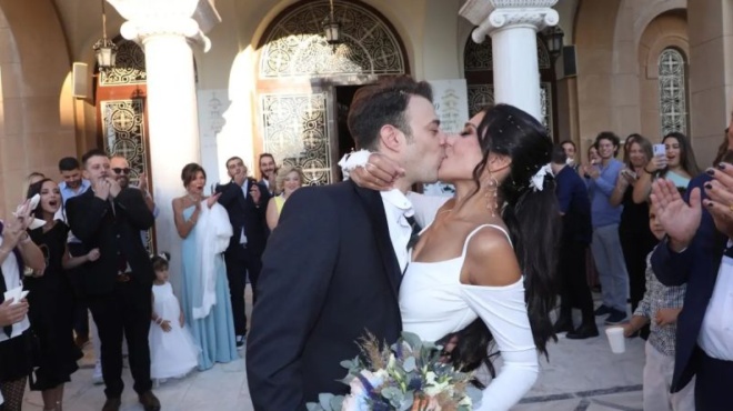 diazygio-vomva-agapimeno-zeygari-chorise-meta-apo-polla-chronia-koinis-poreias-kai-ena-paidi-oli-i-alitheia-406706