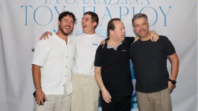 o-giannis-parios-sto-spiti-toy-stin-paro-me-tis-eggones-toy-i-sygkinitiki-stigmi-407014