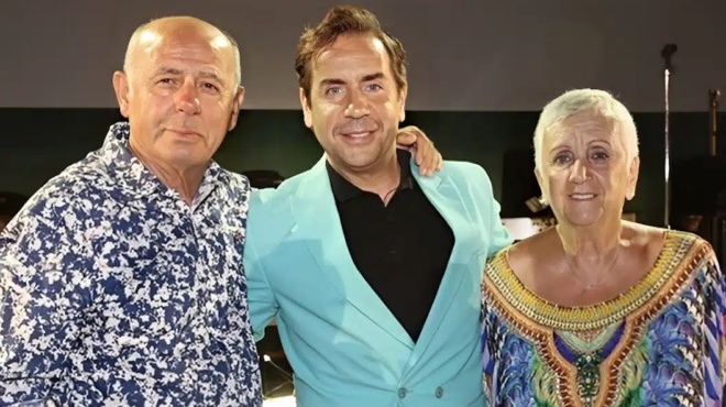 giorgos-mazonakis-to-epeisodio-poy-ekane-toys-goneis-toy-na-zitisoyn-ton-egkleismo-toy-se-psychiatreio-407457