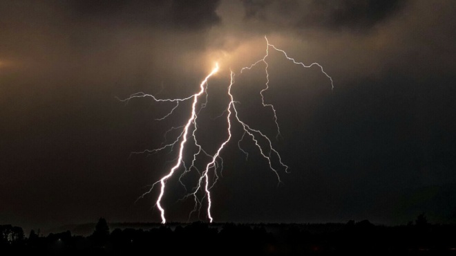 allazei-xafnika-o-kairos-vroches-kai-kataigides-mechri-ta-ximeromata-tis-kyriakis-408230