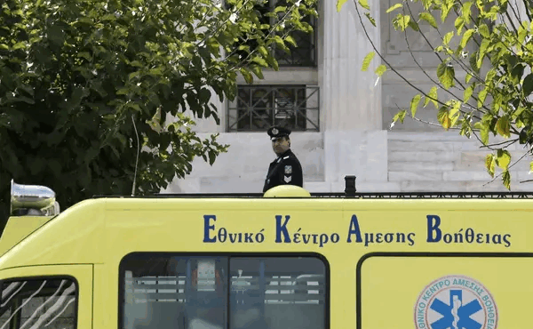 sok-kremastike-tora-me-petseta-mesa-sto-domatio-400740