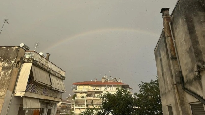 kalokairino-mpoyrini-se-pasignosti-periochi-tis-choras-ischyri-vrochi-chalazi-kai-zimies-stin-poli-401077