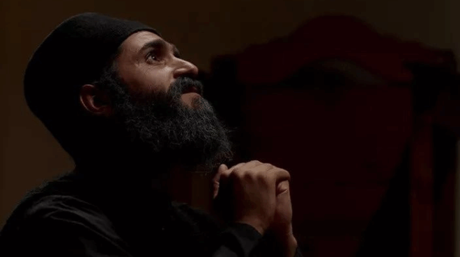 agios-pa-sios-sto-fos-gia-proti-fora-oi-sygklonistikes-kommenes-skines-tis-seiras-amp-8211-ta-spania-kare-401166