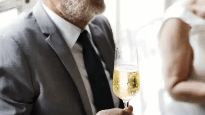 o-pateras-moy-pire-ta-eysima-oti-plirose-gia-ton-gamo-moy-kata-ti-diarkeia-tis-proposis-toy-alla-itan-o-patrios-moy-poy-plirose-ta-panta-401737