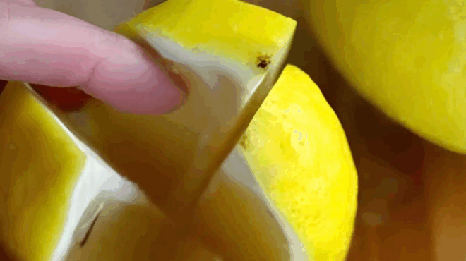 kopste-ena-lemoni-sta-tessera-kai-afiste-to-sto-ypnodomatio-sas-oli-ti-nychta-o-logos-einai-panexypnos-401814