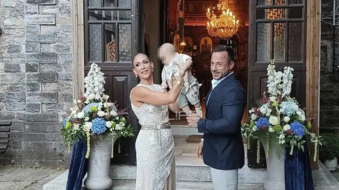 anthi-voylgari-kostas-konstantinidis-oi-fotografies-apo-ti-vaftisi-toy-gioy-toys-kai-to-onoma-poy-pire-406878