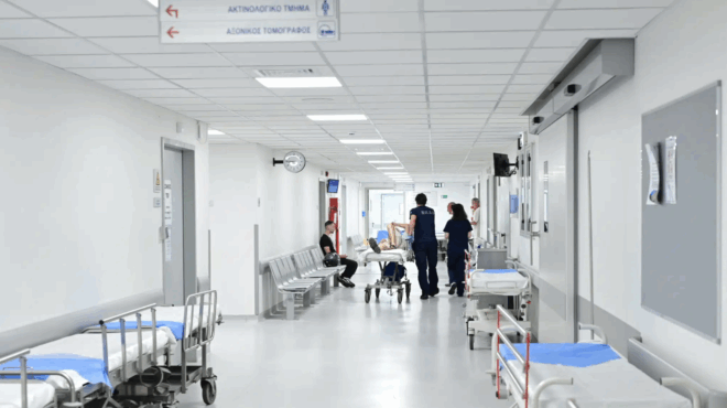 giatroi-se-nosokomeio-tis-athinas-syntagografoysan-farmaka-en-agnoia-asthenon-kai-ta-poyloysan-402586